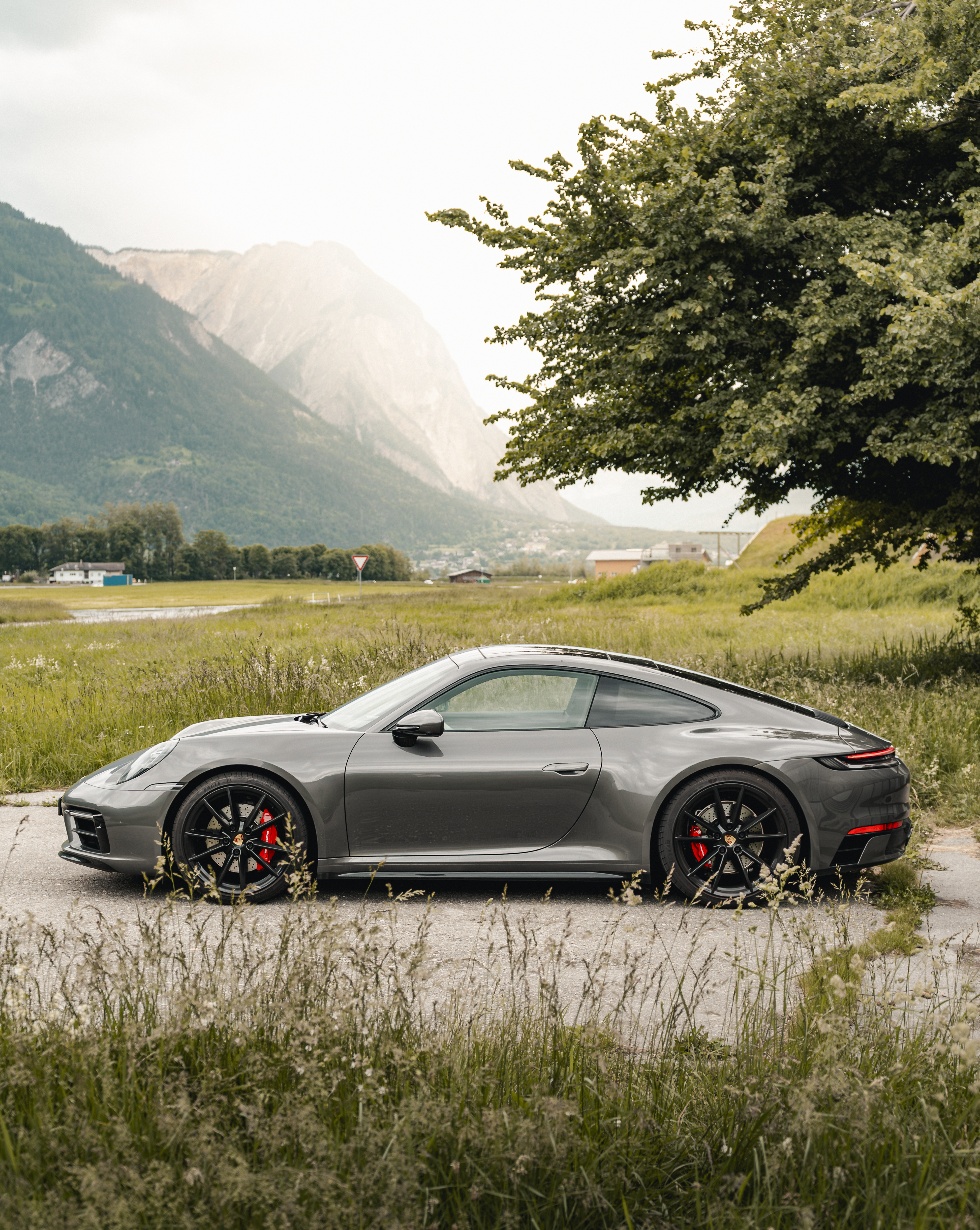 Minimalistische Felgenaufnahme mit Bremssattel